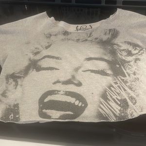 Hollywood legends Marilyn Monroe crop top gray sweatshirt graphic women’s size M